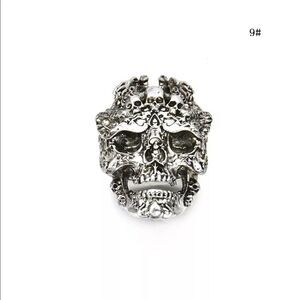 Men’s jewelry skull ring size 11 new in package biker